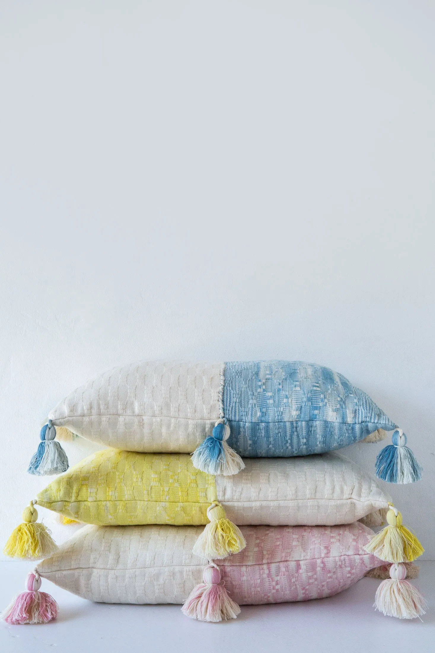 Archive NY Yellow/Ivory Antigua Cushion