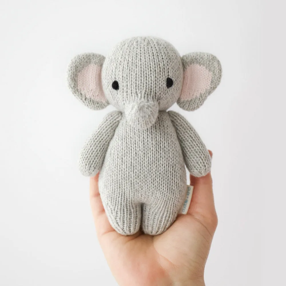 Cuddle   Kind - Baby elephant